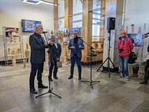 Od lewej Marek Kopczyński, Jacek Ciechanowicz i Dariusz Pawlikowski podczas otwarcia wystawy