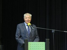 Starosta Koszaliński p. Marian Hermanowicz przemawia w czasie Dnia Bibliotekarza w Koszalińskiej Bib