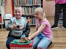 Odgrywanie inscenizacji do wiersza 