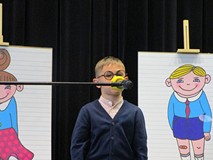 Uczestnik finału powiatowego przeglądu recytatorskiego dla przedszkolaków 