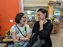 Uczestniczki wernisażu