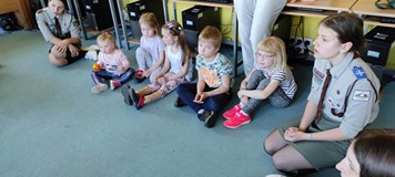 dzieci biorące udział w zajęciach