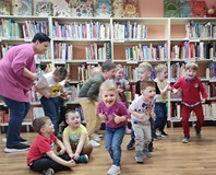 Zabawa przy muzyce w krasnoludki