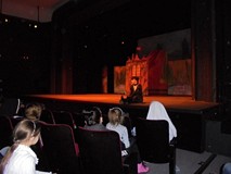 WIZYTA W TEATRZE
