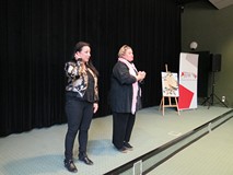 Członkinie Jury omawiają występy