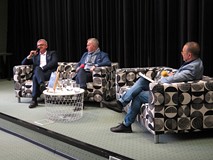 prof. Roman Drozd, Piotr Tyma i Dyrektor Dariusz Pawlikowski.