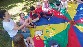 Dzieci w trakcie zabawy