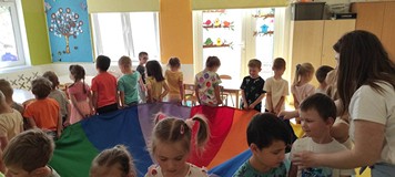 zabawa z chustą animacyjną