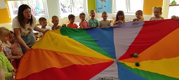 zabawa z chustą animacyjną