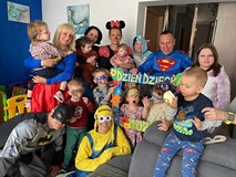 wizyta superbohaterów w Rodzinnym Domu Dziecka
