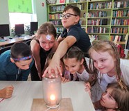 Uczestnicy podczas wykładu o elektryczności