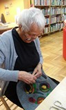 PORANEK Z KSIĄŻKĄ I ROBÓTKA