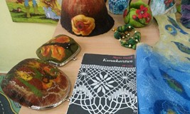 PORANEK Z KSIĄŻKĄ I ROBÓTKA
