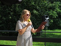 Zastępca Dyrektora Beata Sawa-Jovanoska wita gości Narodowego Czytania.