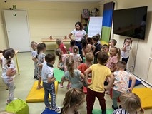 Dzieci w trakcie zabawy