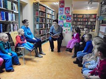 Zimowe zabawy w bibliotece
