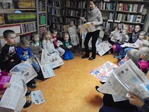 Zimowe zabawy w bibliotece