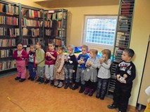 Zimowe zabawy w bibliotece