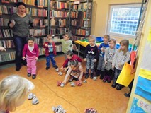 Zimowe zabawy w bibliotece