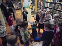 Zimowe zabawy w bibliotece