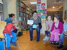 Zimowe zabawy w bibliotece