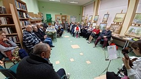 na zdjęciu uczestnicy wernisażu