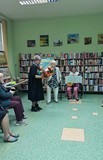 wręczanie kwiatów pani Ludmile Raźniak