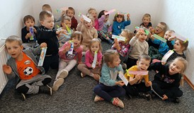 Grupa Żeglarze z samodzielnie wykonanymi zakładkami