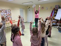 Dzieci podczas zabawy integracyjnej