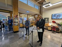 Przemawia prezydent Koszalina Piotr Jedliński.
