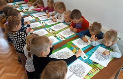 Wyklejamy plasteliną jesienne drzewa