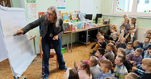 Spotkanie przedszkolaków z autorką książek dla dzieci Roksaną Jędrzejewską-Wróbel