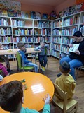 Rozmowy o jesieni i czytanie opowiadania jesiennego o liściu- Wesoły Ryjek W. Widłaka