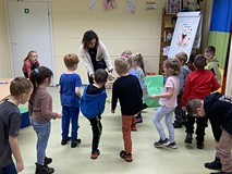 Dzieci w trakcie zabawy
