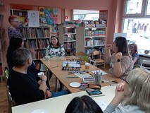 Mam tę moc!!! uczestniczki w trakcie analizy rysunków