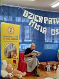 Iwona Łotysz- czyta opowiadanie o Misiu Uszatku