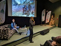 Iza Rutkowska z Trawers - spotkania poza szlakiem, wita Małgorzatę Ciepłą