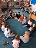 dzieci poznają swoje imiona