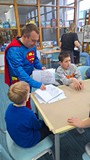 Superman opowiada dzieciom o zdrowych płucach