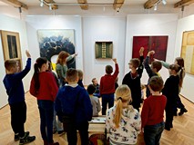 Feriowicze na warsztatach w muzeum