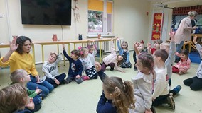 Przedszkolaki podczas zabawy