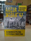 na zdjęciu książka