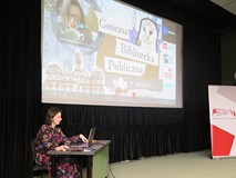 Pani dyrektor z  Gminnej Biblioteki Publicznej w Będzinie w czasie konferencji o bibliotekach