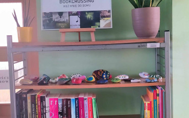 Regał z książkami Bookcrossing