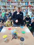 Nazywamy, segregujemy i wkładamy do odpowiedniego słoiczka