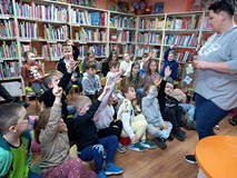 Las rąk chętni chcą się zmierzyć z pytaniami