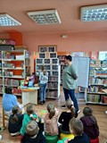 Uczniowie odczytują samodzielnie opisy postaci z Doliny Muminków
