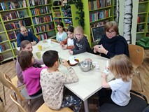 Uczestnicy spotkania dwudziestego trzeciego lutego podczas gry