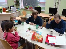 Uczestnicy spotkania dwudziestego drugiego marca podczas gry