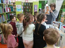 Pani Ania pyta dzieci o kota ze zdjęcia